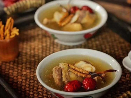 冬蟲夏草可以直接食用嗎？冬蟲夏草常用于燉煮