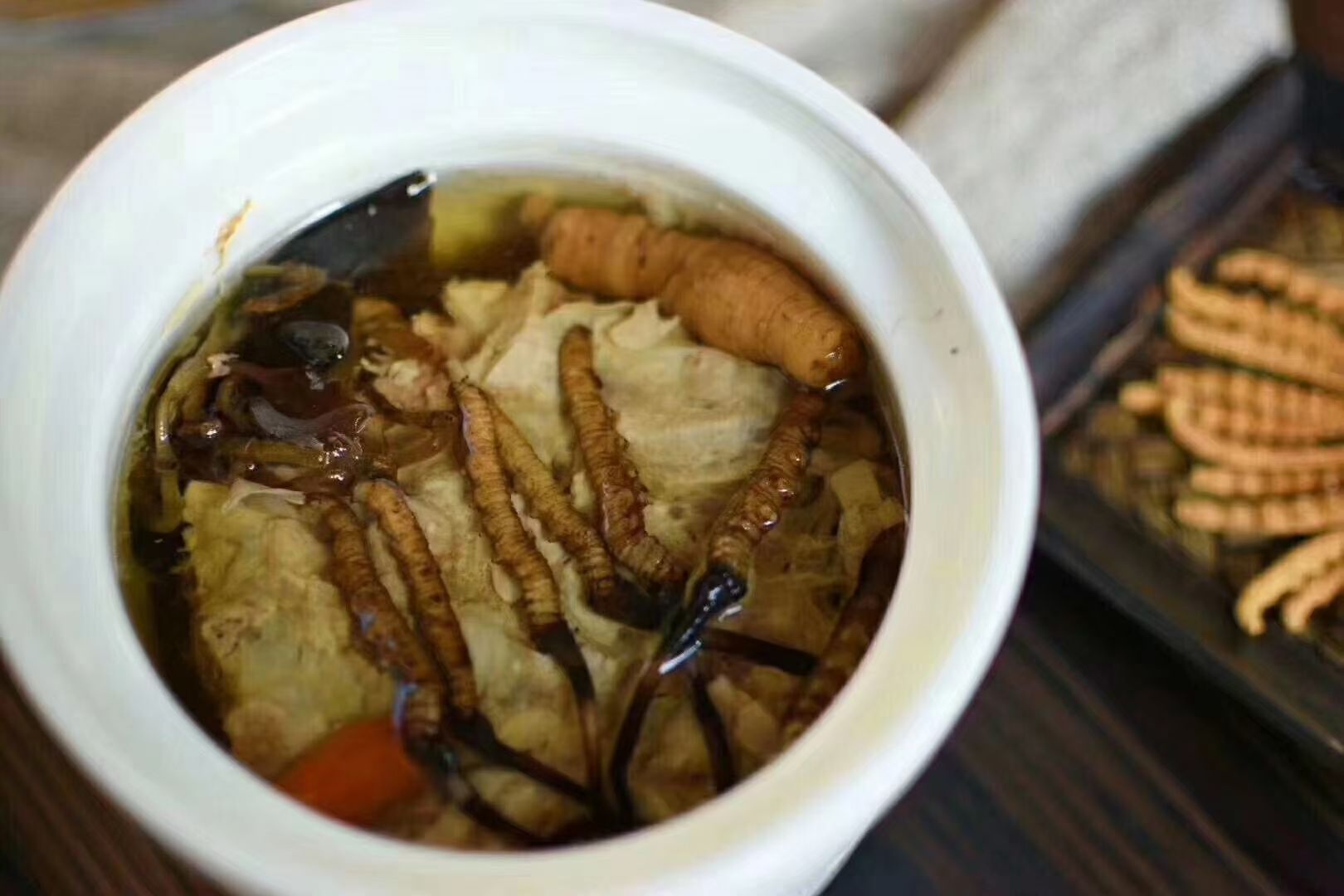 冬蟲夏草怎么食用？