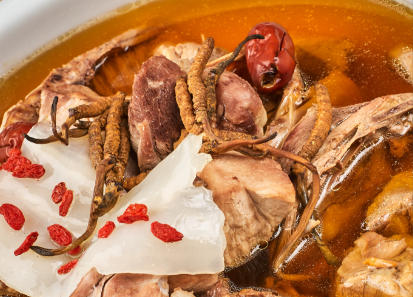 東強(qiáng)堂滋補(bǔ)方：冬蟲(chóng)夏草配西洋參，燉出秋冬好元?dú)?> </div>
            <div   id=