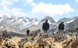  如何在保護(hù)生態(tài)環(huán)境的前提下合理利用冬蟲夏草資源？